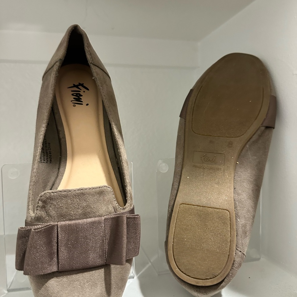 FIONI Clothing Tan Flats with Bow Detail
